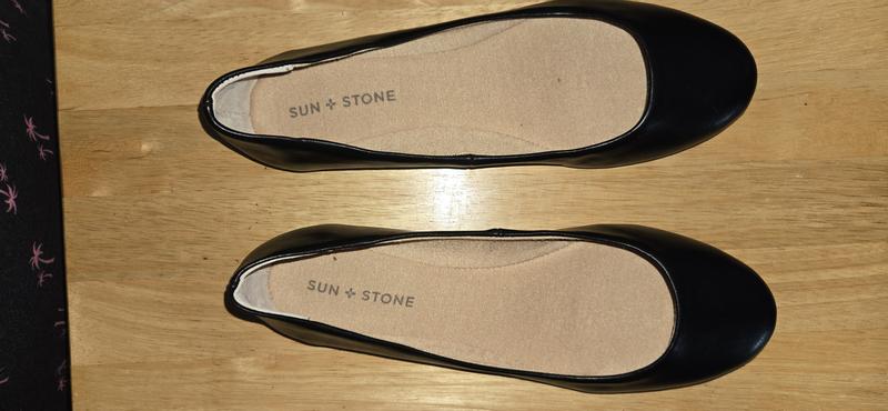 The defect is more noticeable when the shoe is on the feet.