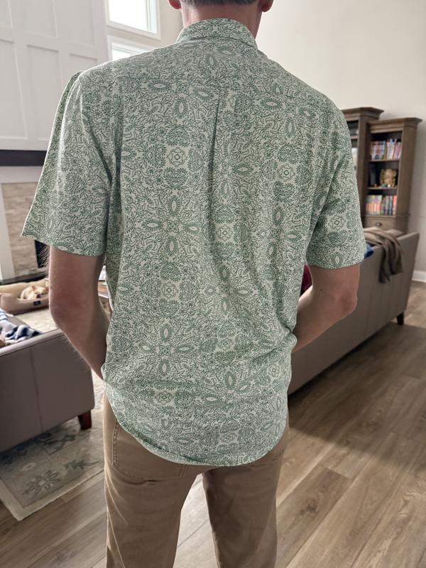 My husband is 6’2” and weighs 160. The medium fits perfectly.