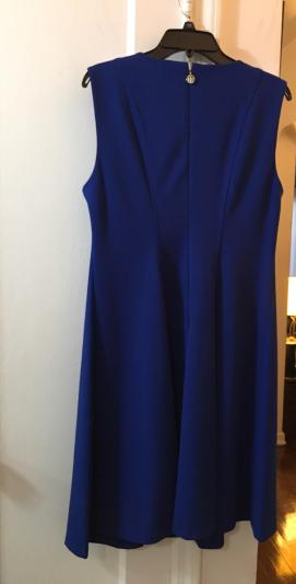 The back of the dress with the cute zipper pull