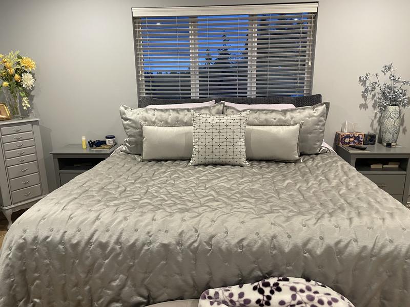 Hotel collection bedding with Damask sheets!!