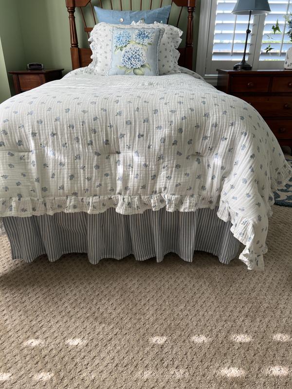 Bed skirt
