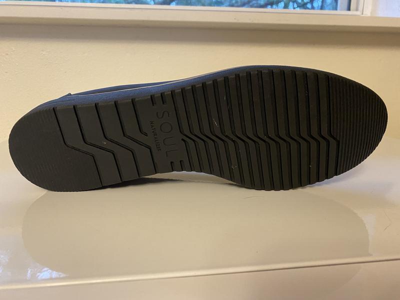 Side view, slip-resistant sole