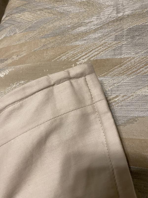 No frays. Comfortable material.