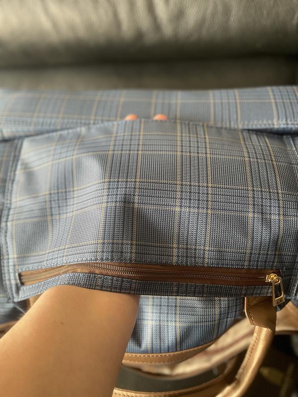 Customer carousel item 9.