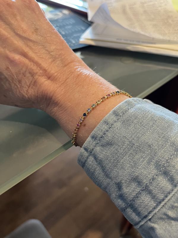 Easy to wear at work while typing.