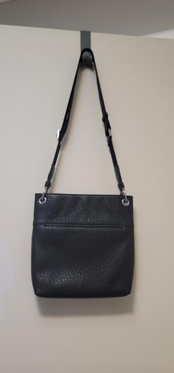 Exterior slip style pocket.