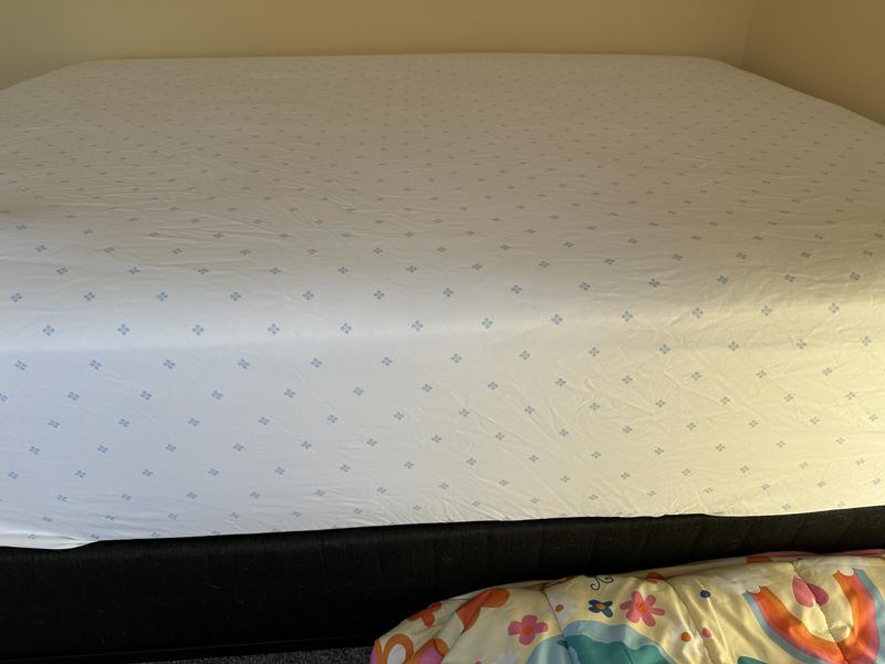 Elastic corners with pleating to make a 4 corner snug fit.