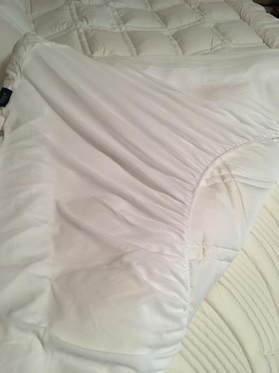 Very deep corner pockets