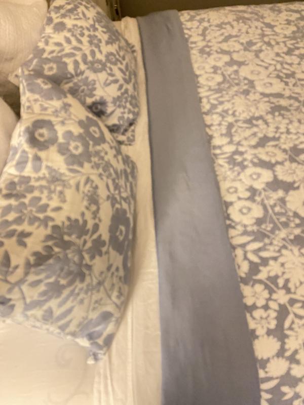 White sheets are not included