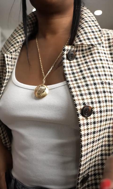 The pattern and color combo