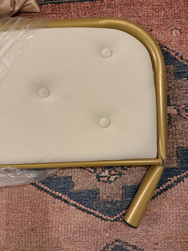 Broken bed on 3 sides!