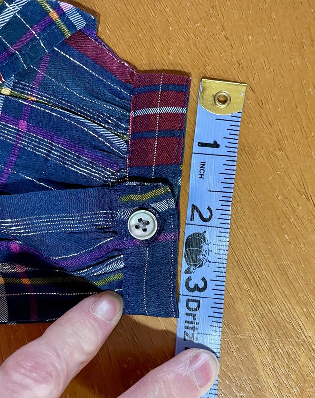 Sleeve opening sized for elves, not grown women