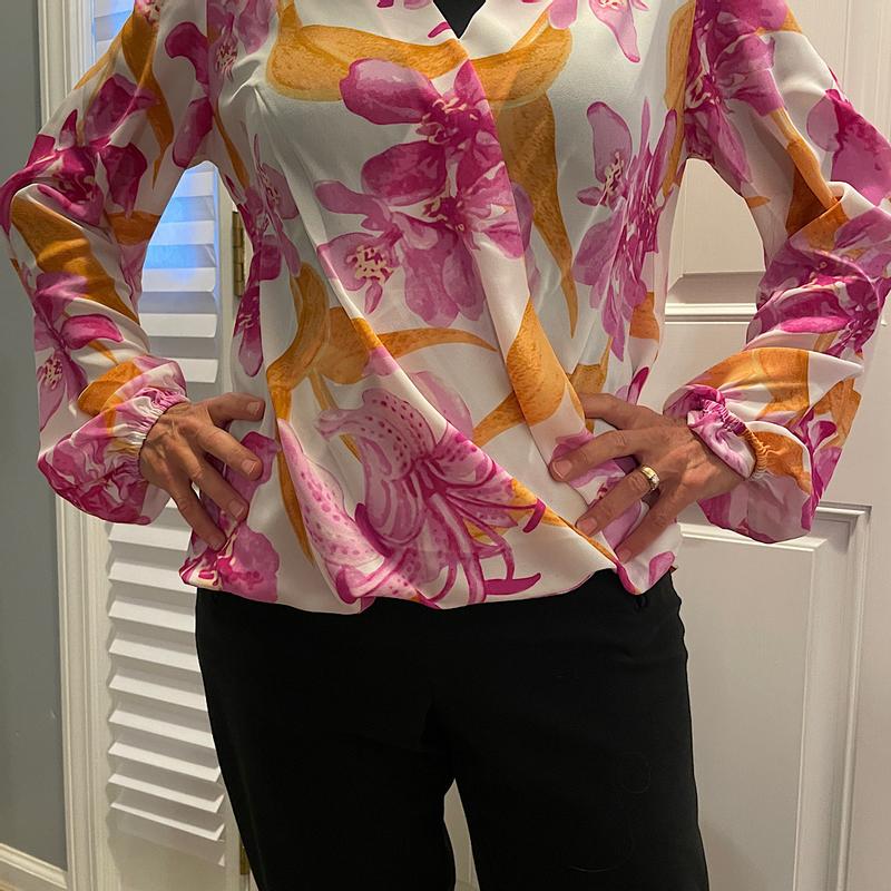 Very flattering shirt and beautiful colors. Don’t like the puffy sleeves at the wrists.