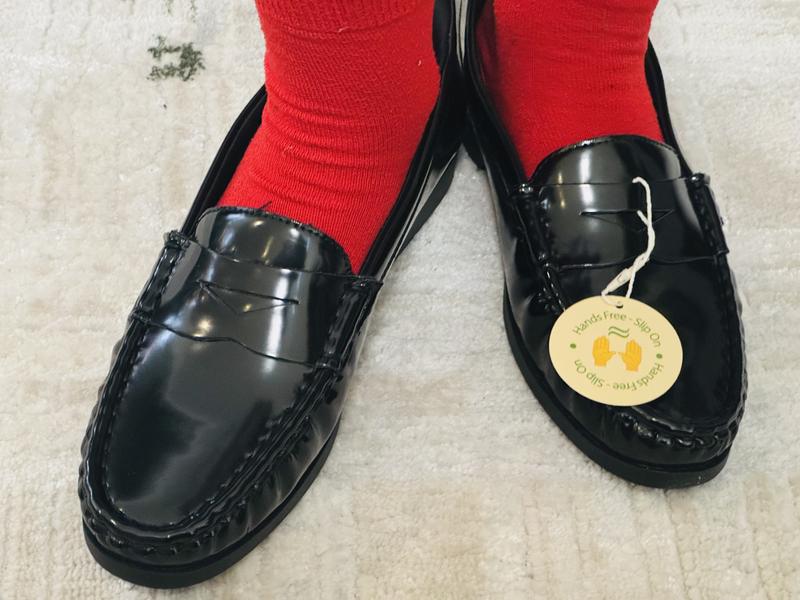 “Hands free slip on”, and sleek detail.