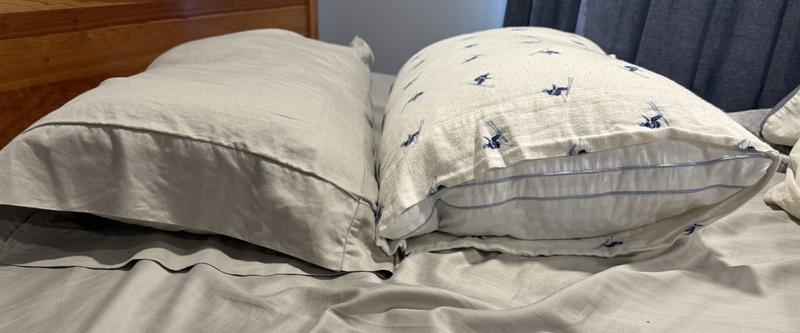 Pillow I like on left.  This pillow on right.  It is even too fat for the case.