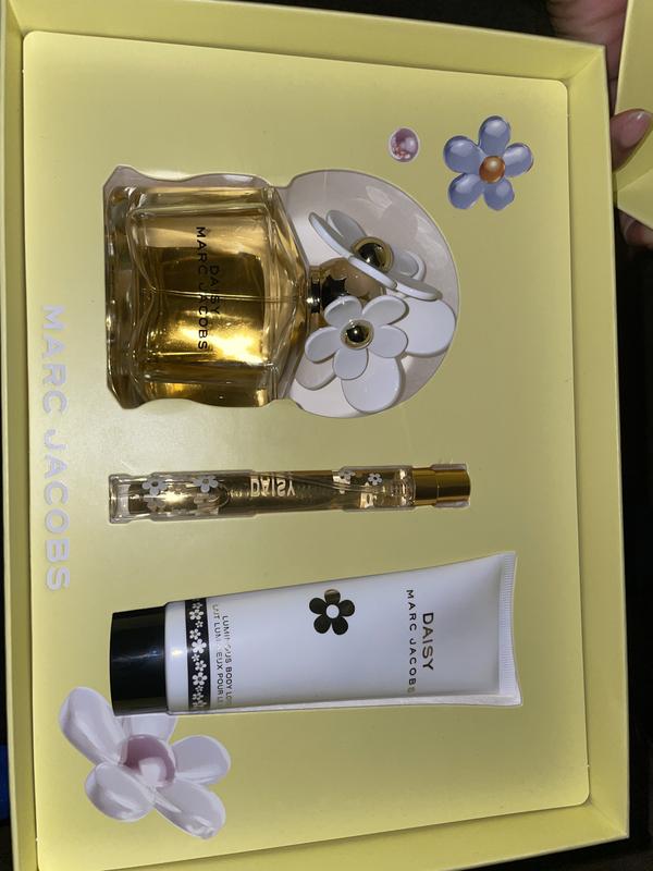 I love the way the bottle has the little daisy as a top 😊