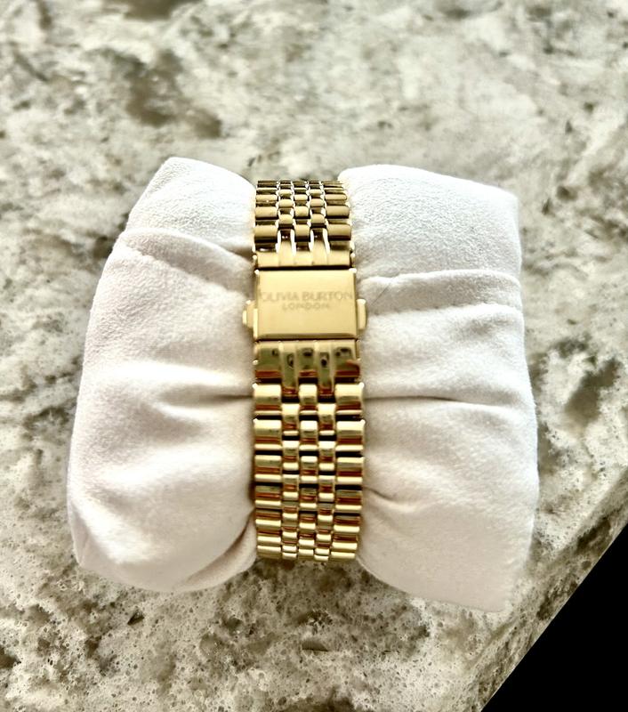 The clasp is very easy to adjust. I have a small wrist and had no issues with it adjusting to fit my wrist perfectly.