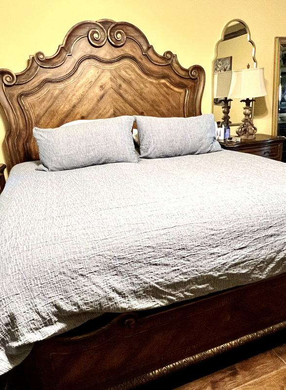 Needs some throw pillows to liven up the look