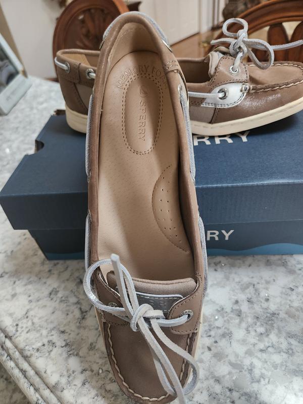 Nice cushion inside for comfort and support!