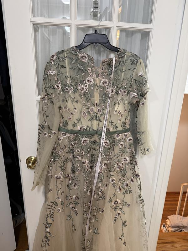 Correctly sewn sleeve on left, defective sleep right side of picture