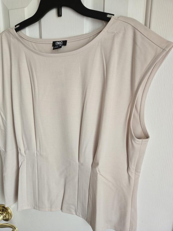 Drab beige color