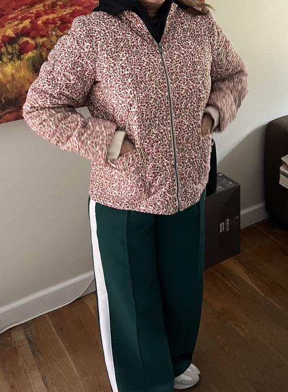 Fully zipped with a hoodie underneath-very comfy