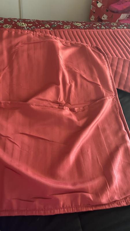 Quilt/sham on both sides. FYI, it’s not reversible.