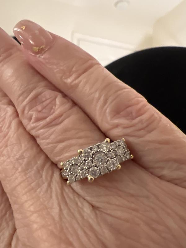 The lighting is bad in this room.  Outside lots of sparkle