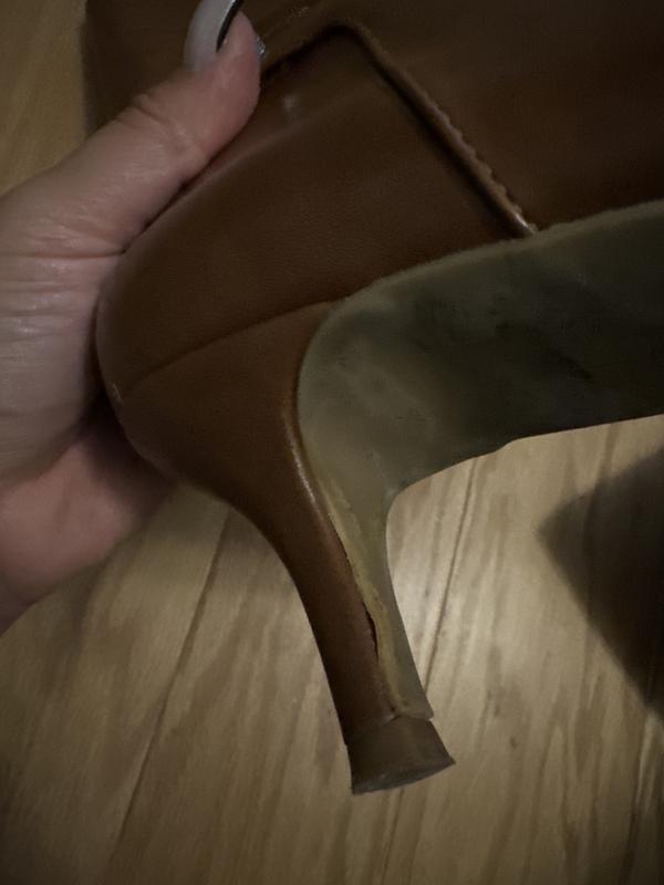 Plastic mold seperating