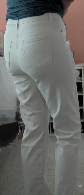 Comfortable high waist with back pockets