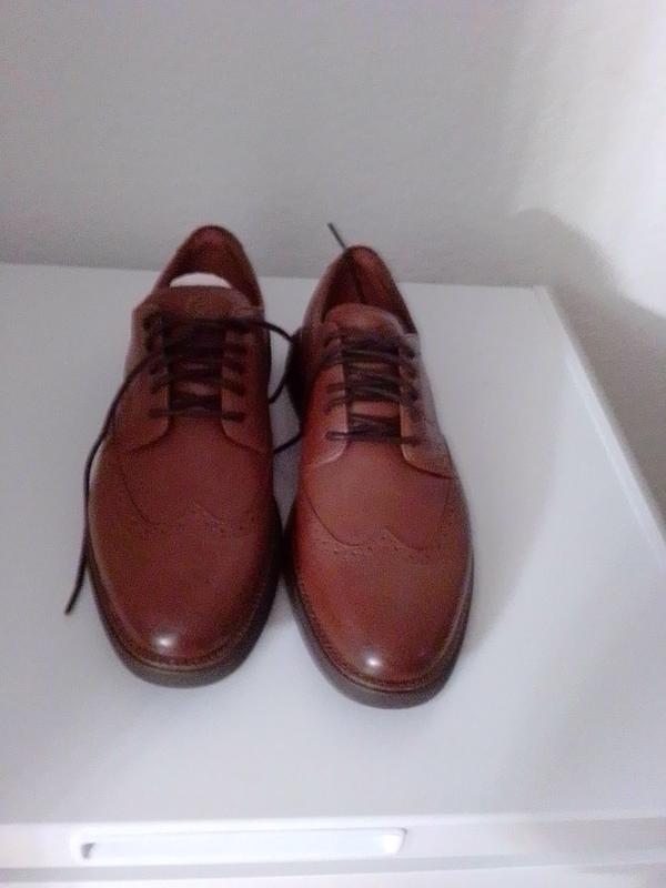 Cole Haan Men display picture 1