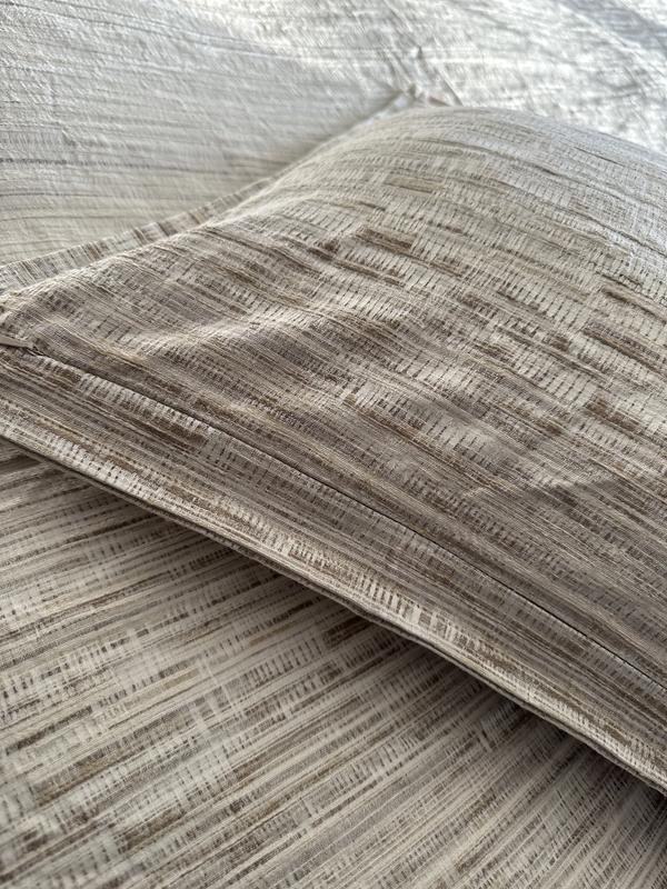 Zipper enclosure for shams