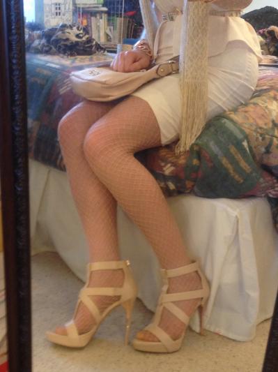 frape size 10, sitting pic1