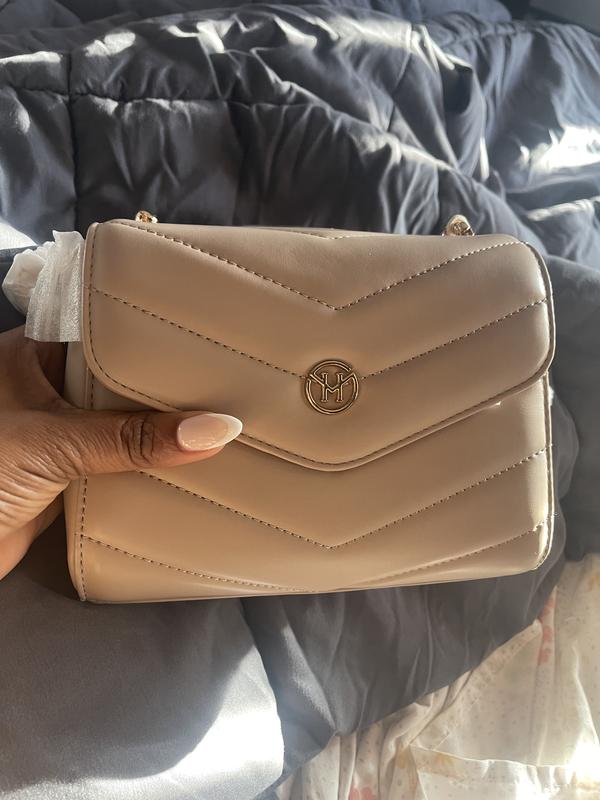 I love it , one of my favorite bag .