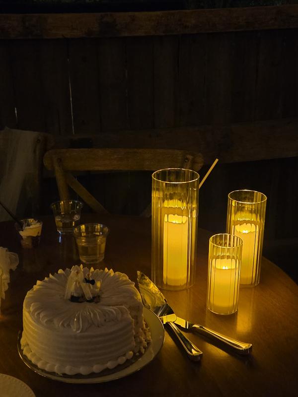 Wedding cake served!