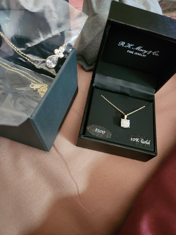 Diamond Cluster 18 Pendant Necklace (1/10 ct. t.w.) in 10k Gold