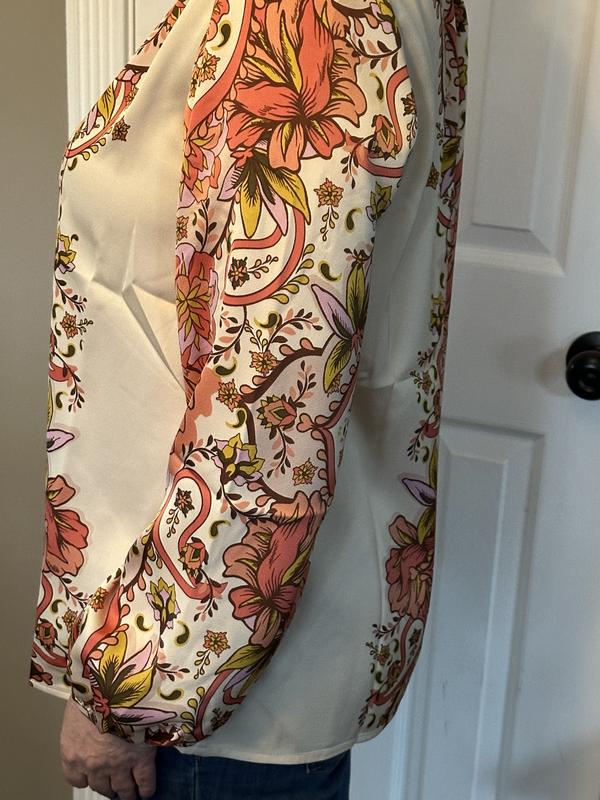 JM Collection Women's Long Sleeve Printed V-Neck Satin Top