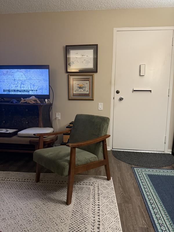 Soft green acknowledgement showed in neat by wall hangings. The chair was easy to assemble and is comfortable to sit in. It matches the statement of the landscaping of Laguna Woods’ gated community in southern Orange County.