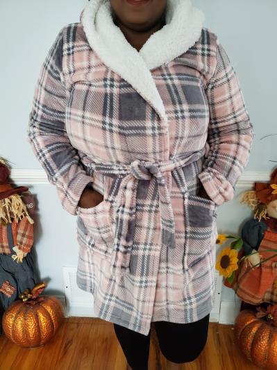 Pockets to store your phone!