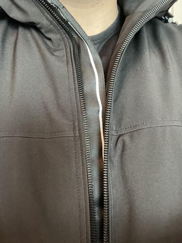 Easy to use zipper with wind guard