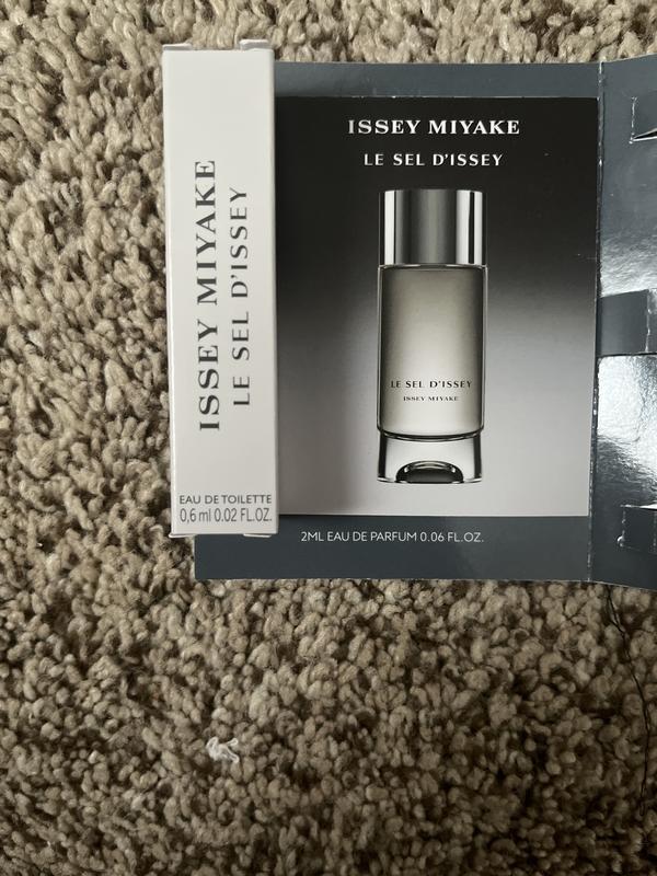 look at the smallest size and the biggest size. they are in the same size bottle, just filled up differently.