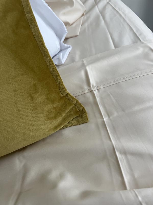 Clearly yellow/ cream