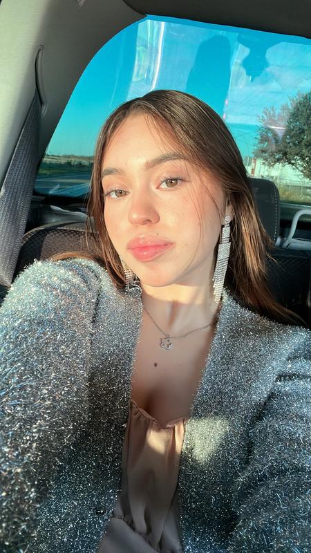 Look at those brows.