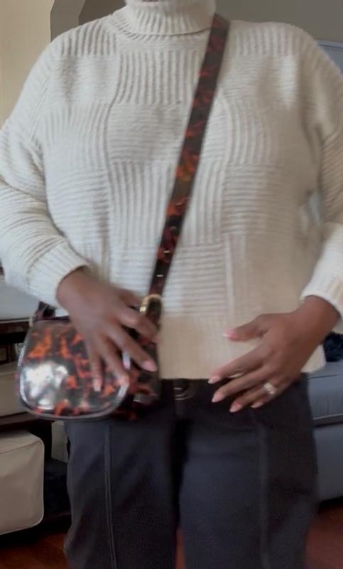 Crossbody that adjusts to just the right length.