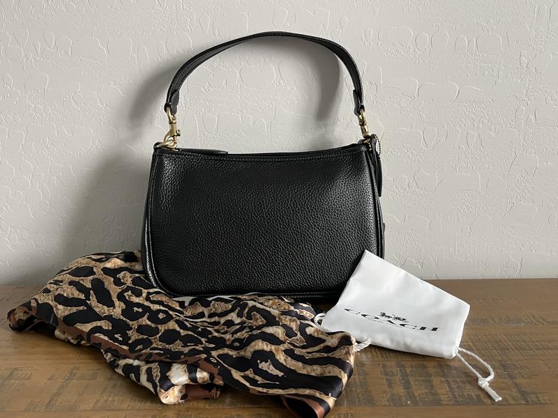 Short strap and dust cover.