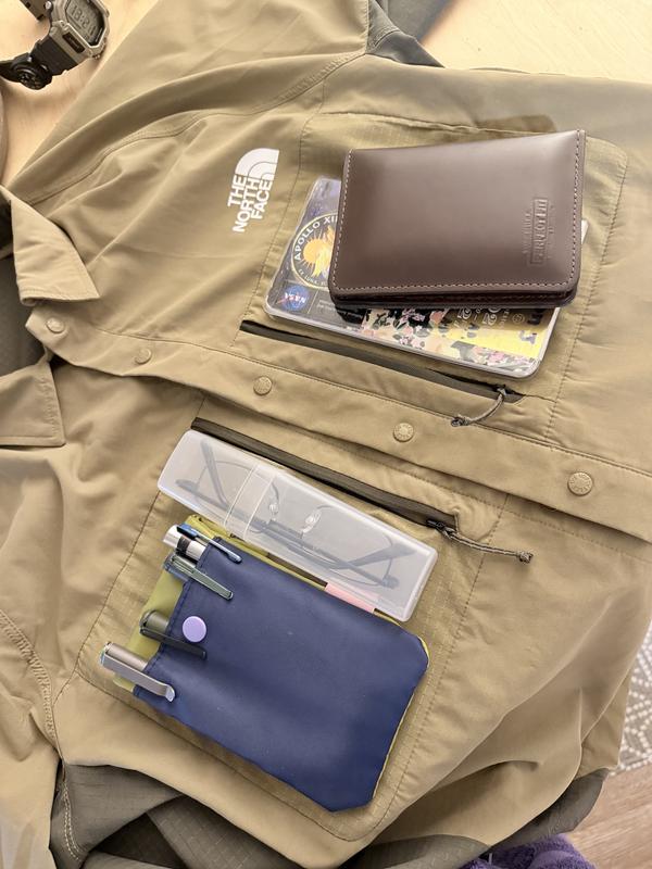 Better with a Internal or external vertical zip pocket