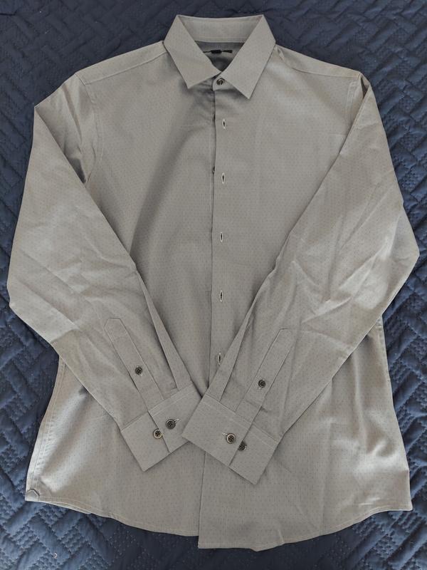 Nice material blend for comfort, subtle design.