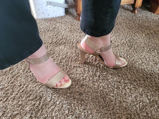 Nice gold and black look.