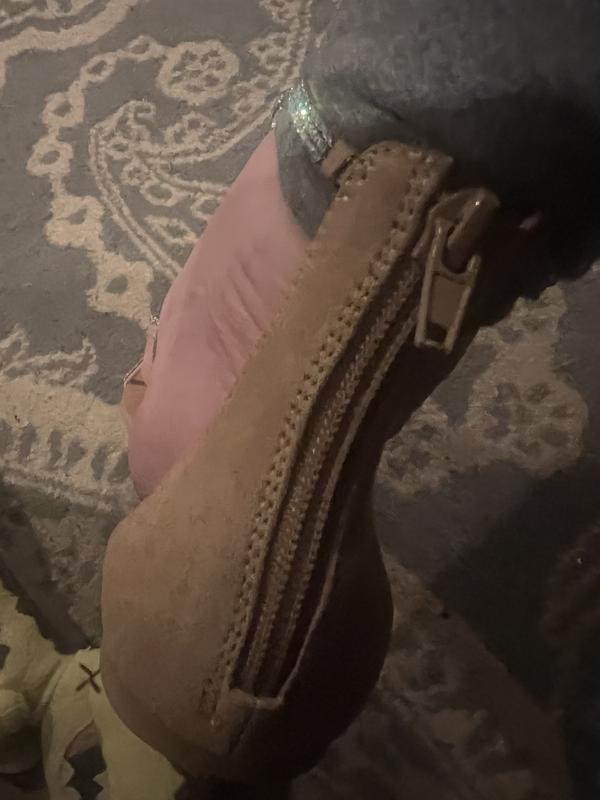 A few of these is including the sturdy zipper as you can see they look really cute on the foot pedicure makes all the difference and they felt comfortable Again, not super cushy though