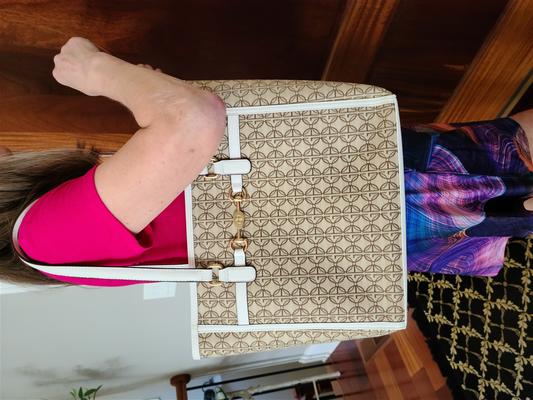 Shoulder strap is functional